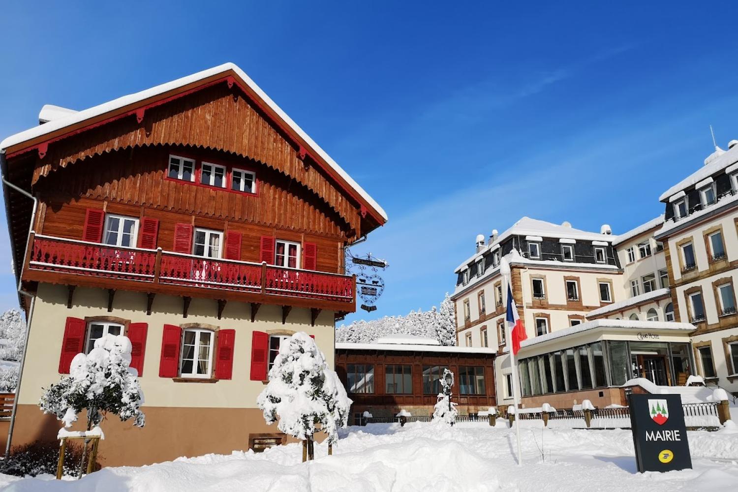 Le chalet Suisse sous la neige